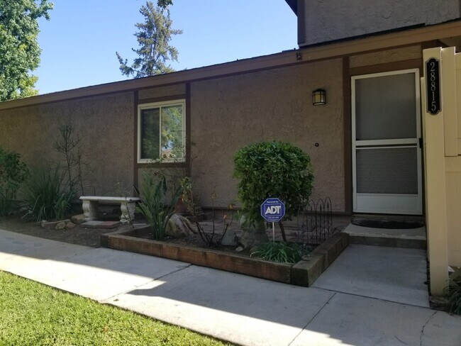 Foto del edificio - Charming 2 bedroom / 1.5 bathroom located ...