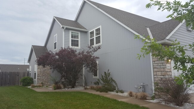 Building Photo - 2442 Surrey Dr