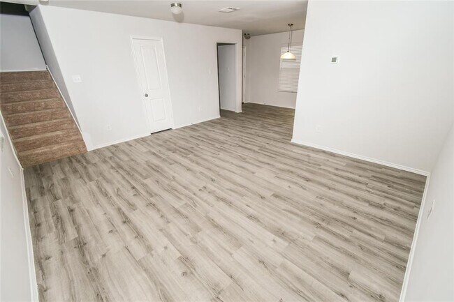 Foto del edificio - 3926 Silver Ranch Rd