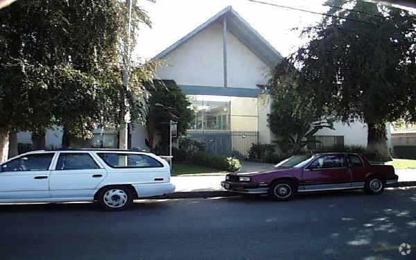 Building Photo - 7636 Owensmouth Ave