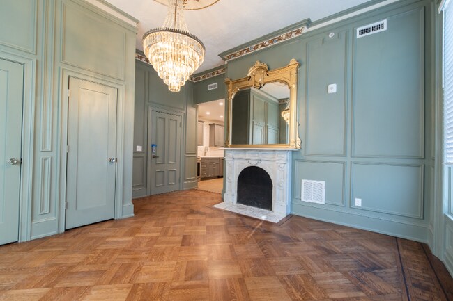 Building Photo - 215 Broadway