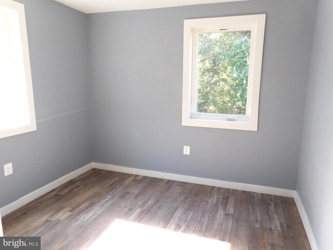 Building Photo - 1907 18th St SE