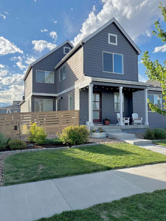 Foto del edificio - 3bd/2.5ba Paired Home in Trailside w/ side yard