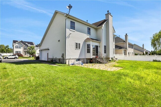 Building Photo - 2719 Colonial Dr