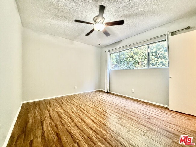 Building Photo - 127 Loma Vista St