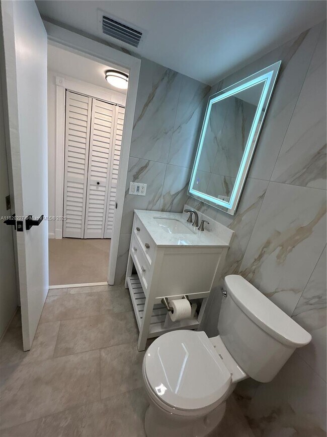 Foto del edificio - 2862 NE 32nd St