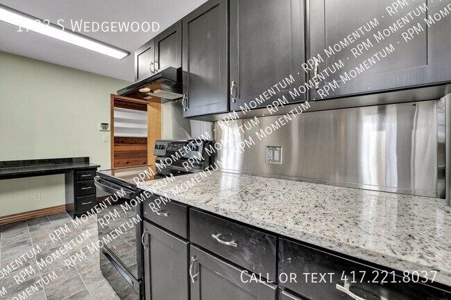 Building Photo - CUTE MIDTOWN 2 BED/1 BATH HOME NEAR BASS P...