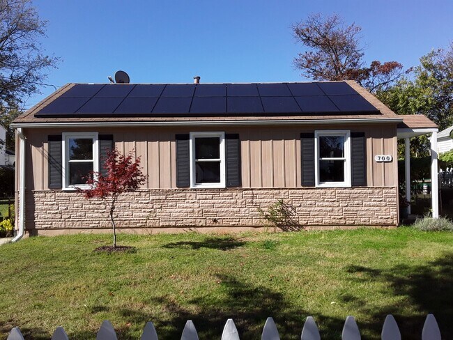 Solar panels for low electric bills! - 700 Burgundy Dr
