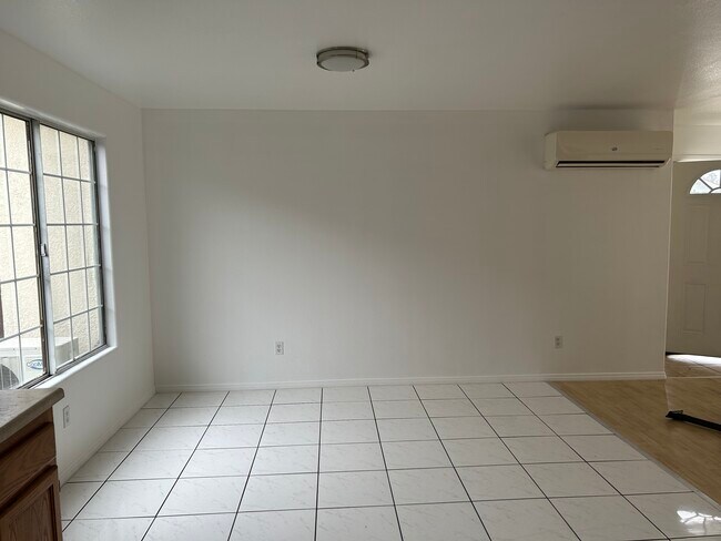 Building Photo - 752 N Edgemont St