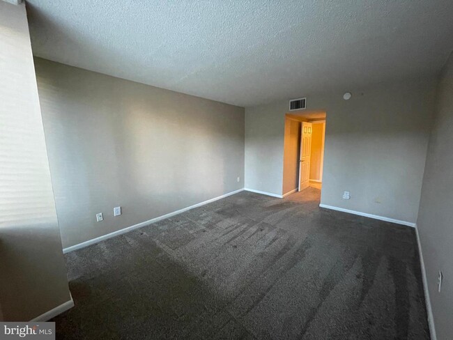 Building Photo - 6301 Stevenson Ave