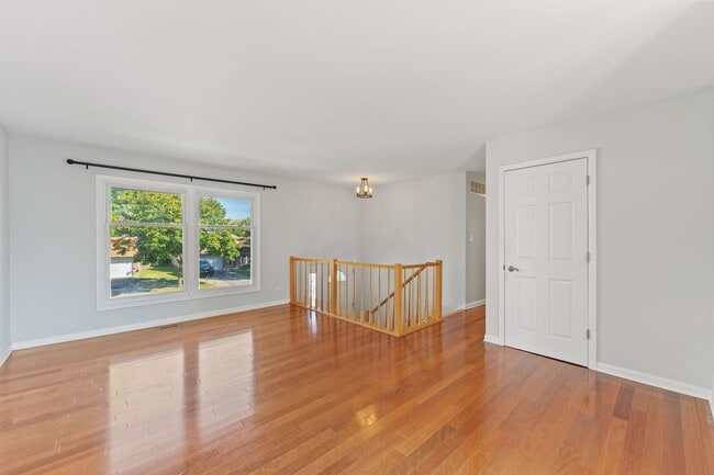Building Photo - 147 Majestic Dr