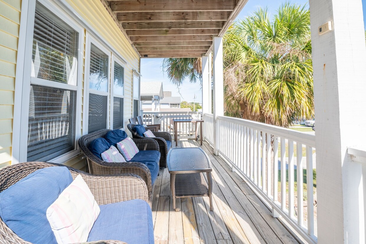 PRICE REDUCTION! LIVE AT THE BEACH FOR THE... - LIVE AT THE BEACH FOR THE WINTER - AVAILAB...