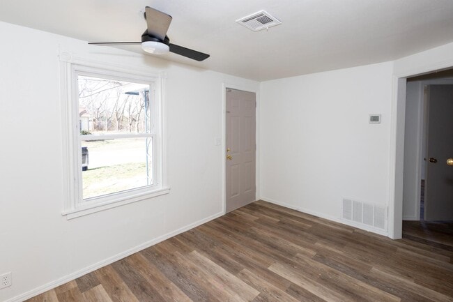 Building Photo - 1106 N 5th St