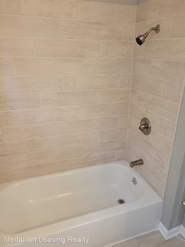 Foto del edificio - 4 br, 1 bath House - 12430 S Wentworth Ave