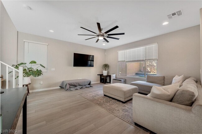Building Photo - 8099 Skye Chalet St