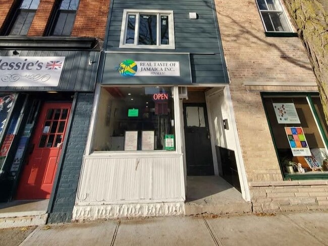 Building Photo - Two-Storey, Loft-Style Apartment (2 Bed, 1 Bath)