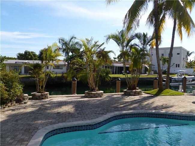 Building Photo - 12925 Ixora Rd