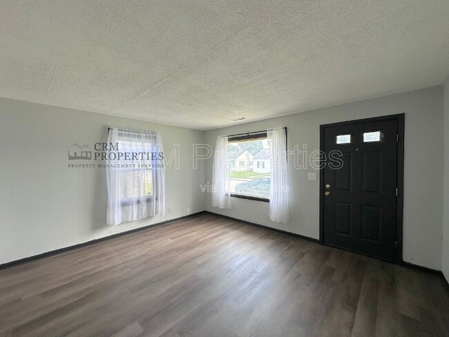 Building Photo - 1034 E Elm St