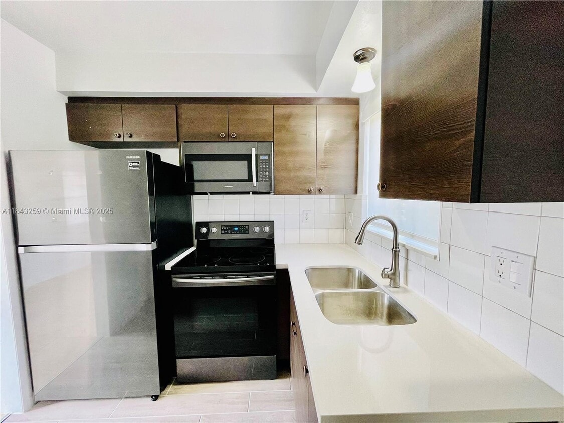Primary Photo - 36 NW 52nd St