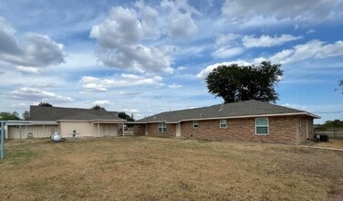 Building Photo - 566 Schmidt Rd