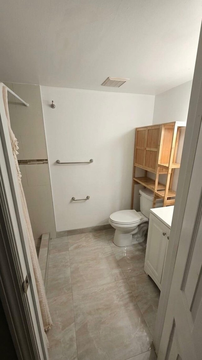 Photo - 10847 NW 7th St (Miami, FL) Apartment