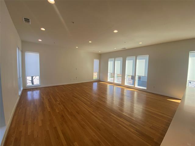 Building Photo - 1505 S Akard St