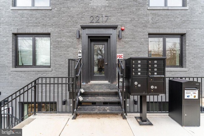 Foto del edificio - 2217 40th Pl NW