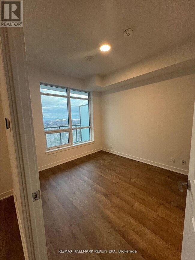 Building Photo - 30 Upper Mall Wy