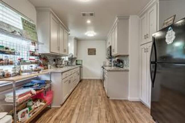 Building Photo - 6706 Flamingo Rd