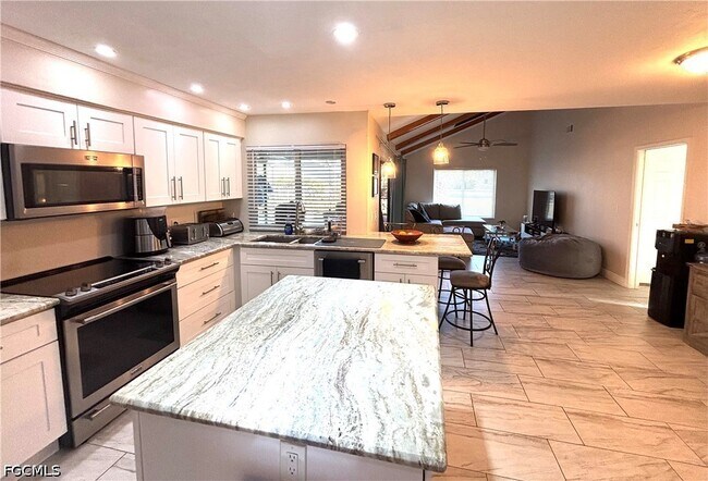 Foto del edificio - 5740 Sandpiper Pl