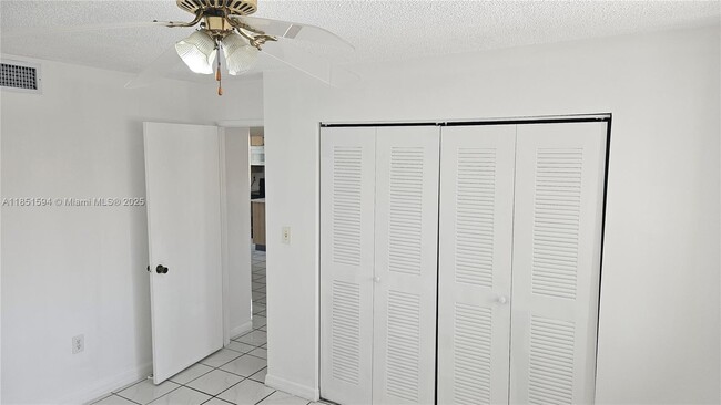 Foto del edificio - 2710 W 60th Pl