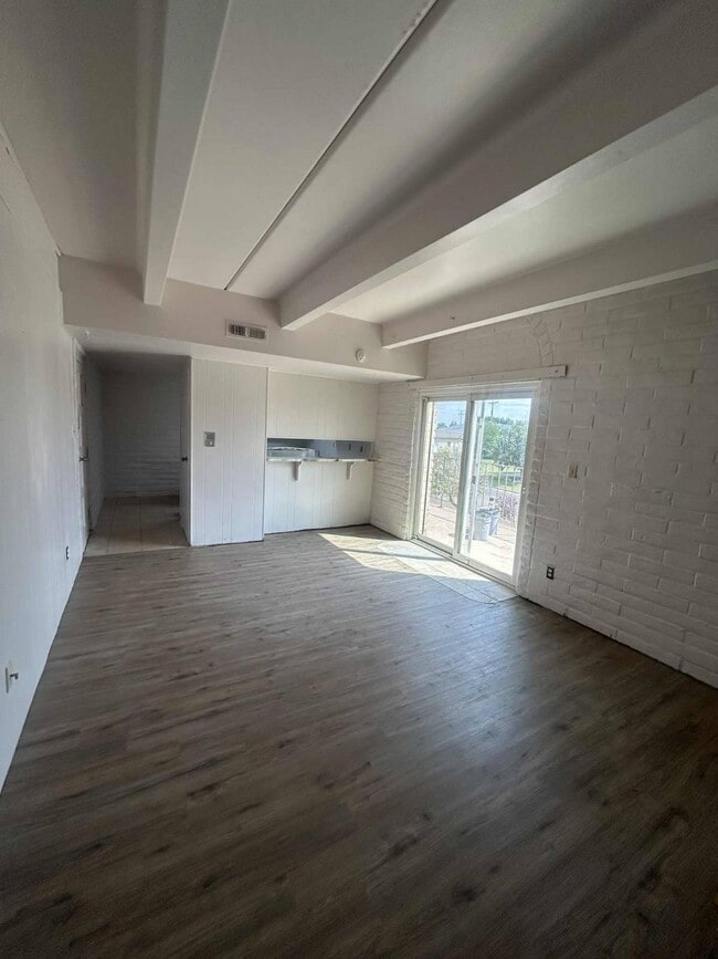 Building Photo - 500 NE 15th St