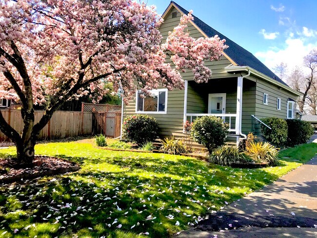 Hermosos Magnolia - 13301 56th Ave S