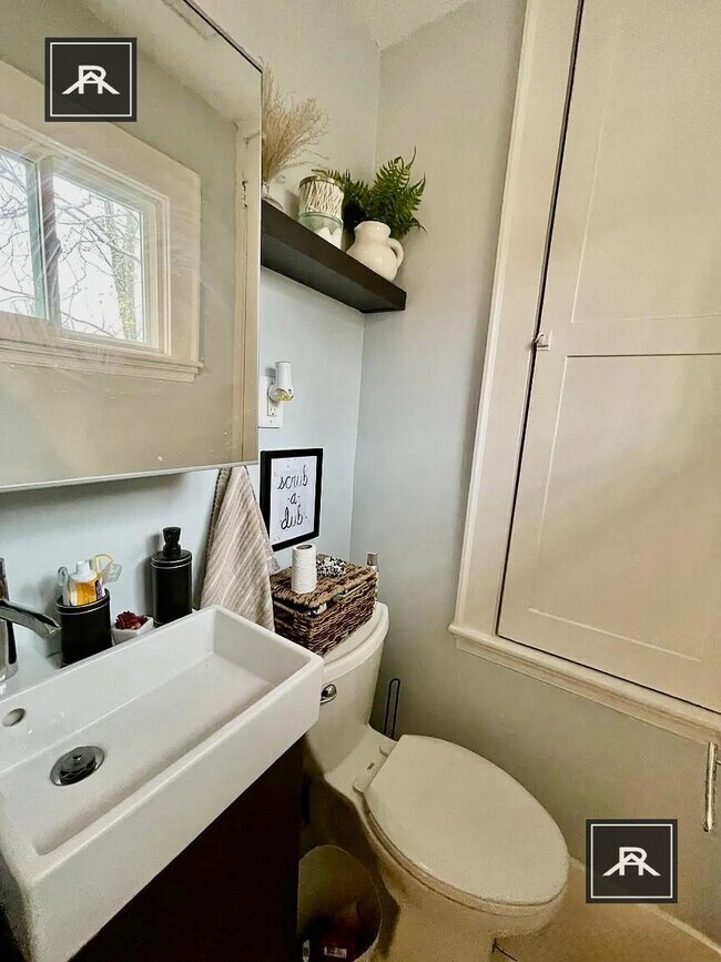 Foto del edificio - 4 bedroom in Brookline MA 02446