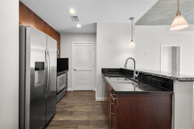 Foto del edificio - 250 Pharr Rd NE