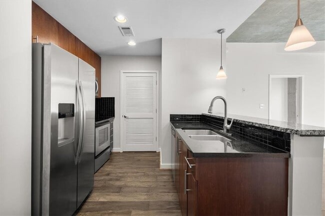 Building Photo - 250 Pharr Rd NE