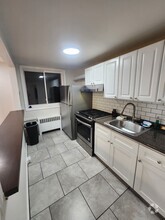 Building Photo - 2058 Robbins St