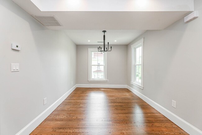 Building Photo - Modern 4bed 3 Bath with 3 parking