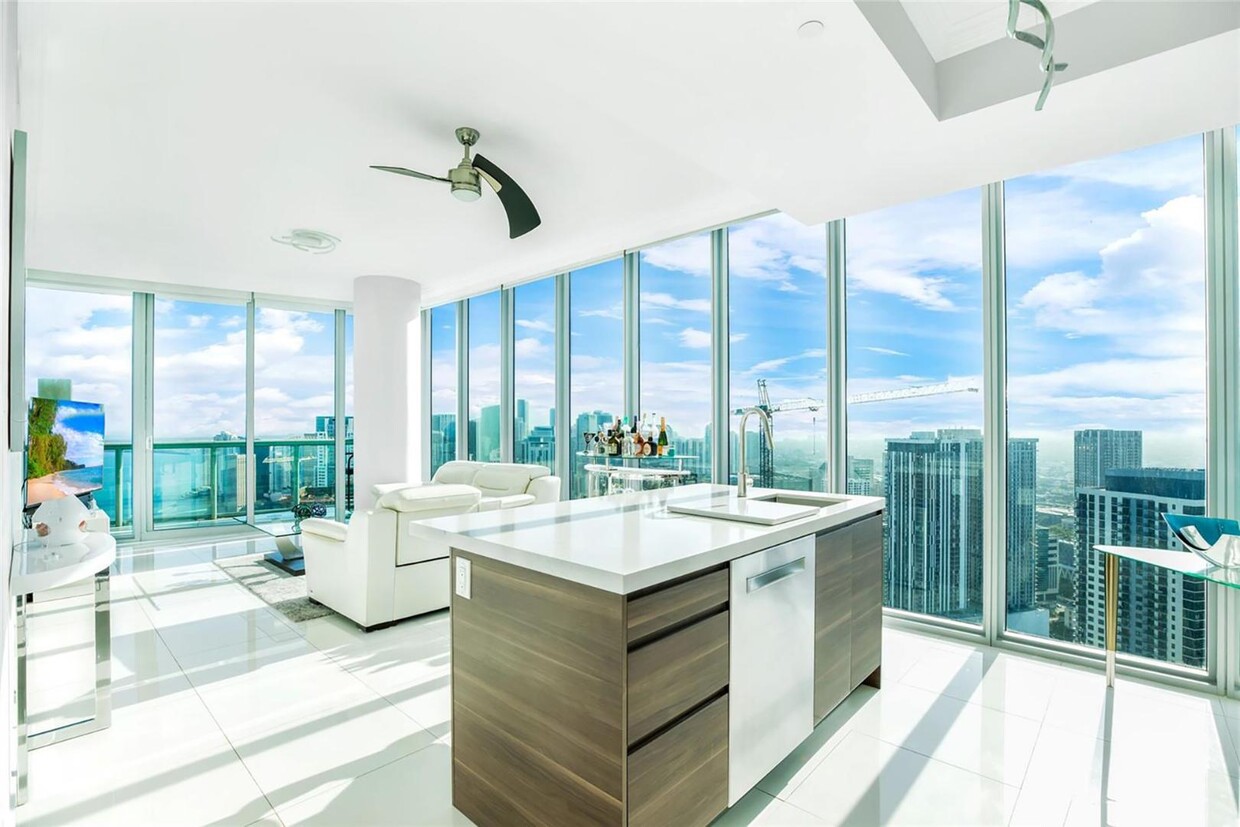 Foto principal - 888 Biscayne Blvd