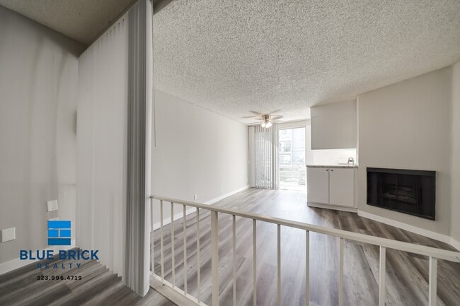 Building Photo - 8430 Cedros Ave