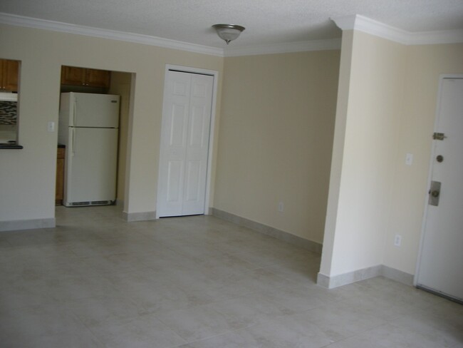 Building Photo - 4640 NW 79th Ave
