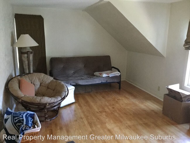 Building Photo - 2449 S 68th St