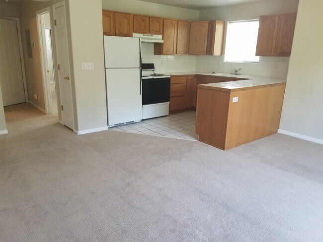 Building Photo - 325 E 500 N