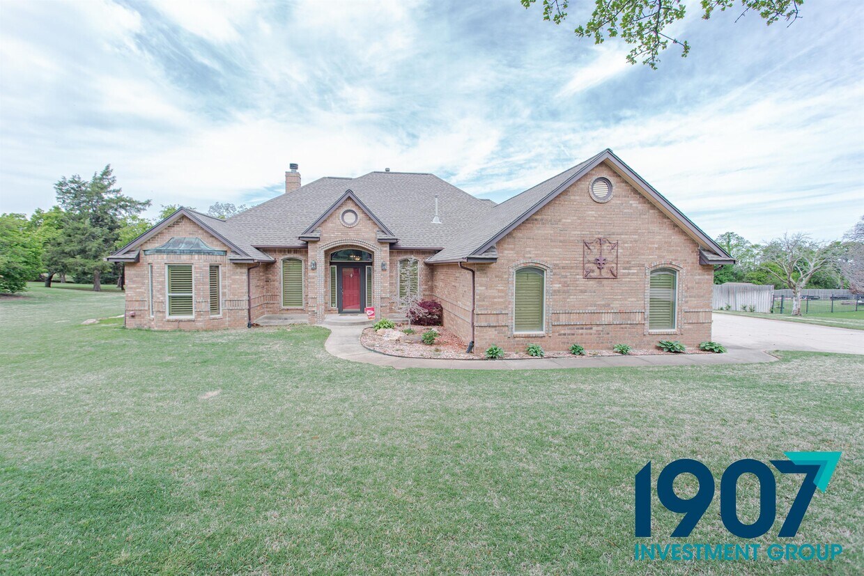 Foto principal - 5017 Robin Hill Ln