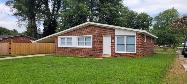 Building Photo - 1309 Guest St
