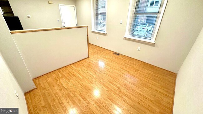 Building Photo - 820 S Darien St