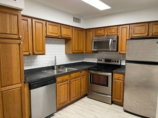 Foto del edificio - fireplace and all appliances close to ever...