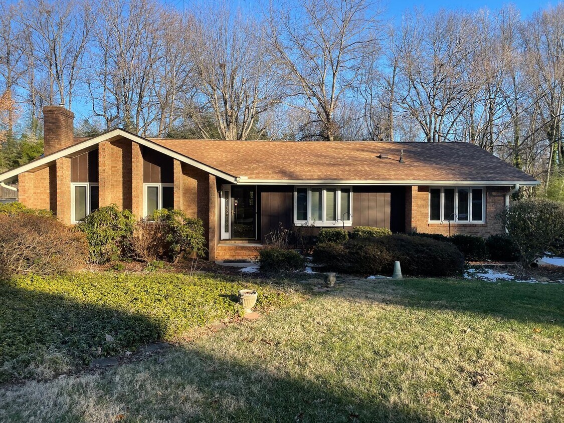 Primary Photo - Spacious 3 Bedroom Off Dolly Madison Rd YA...