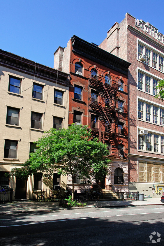 Building Photo - 312 W 21st St
