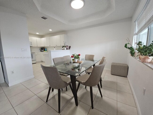 Building Photo - 5030 NW 116th Ct